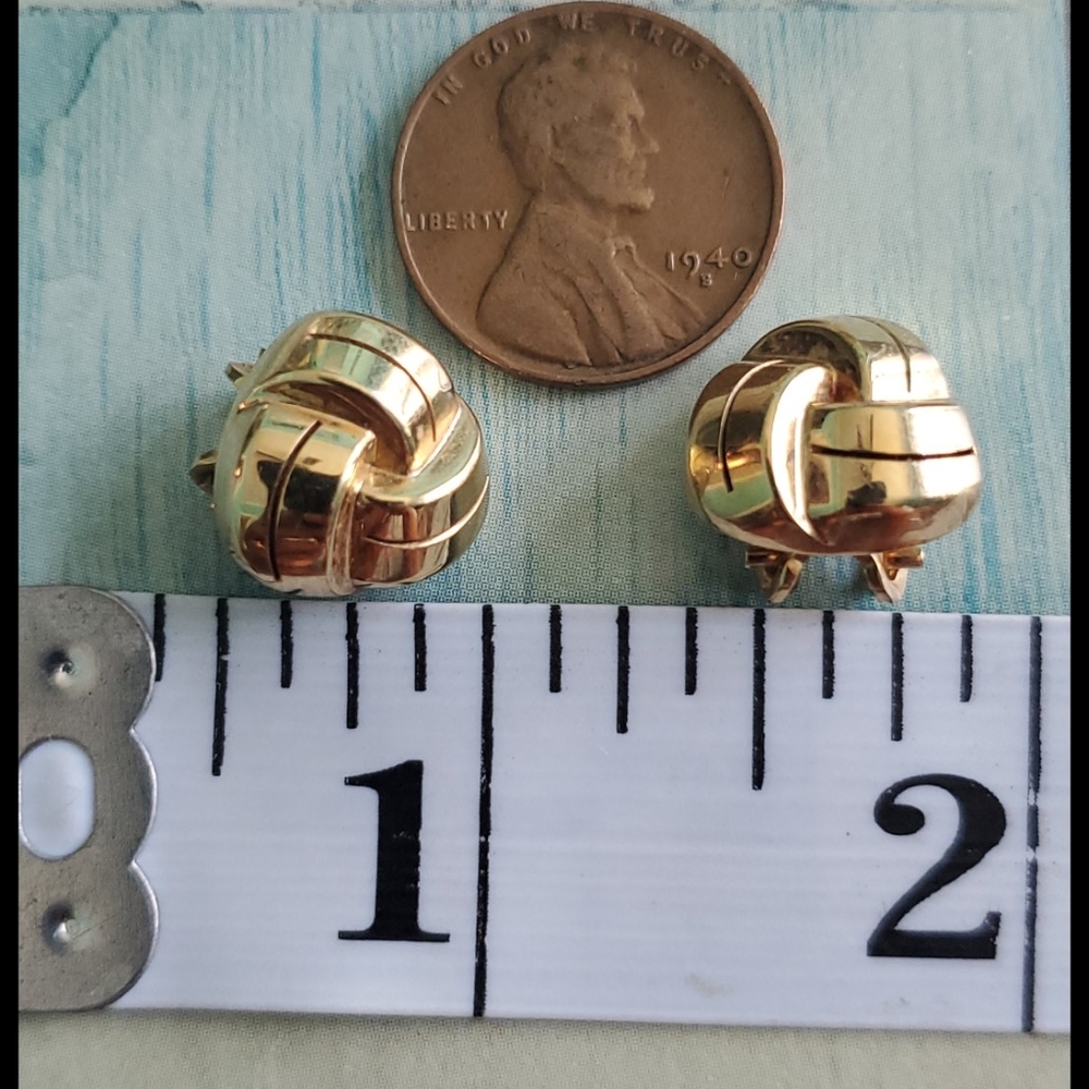 🎉HP🎉14K GERM Yellow Gold Sculpted Dome Clip on - Picture 6 of 10